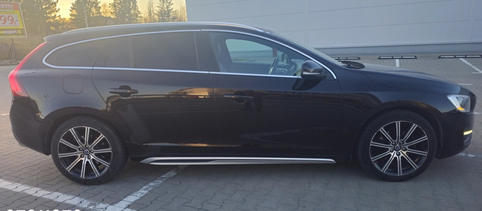 Volvo V60 cena 50900 przebieg: 260000, rok produkcji 2013 z Białystok małe 497